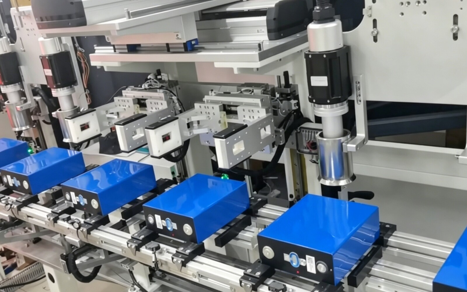 动力电池自动化等离子处理生产线